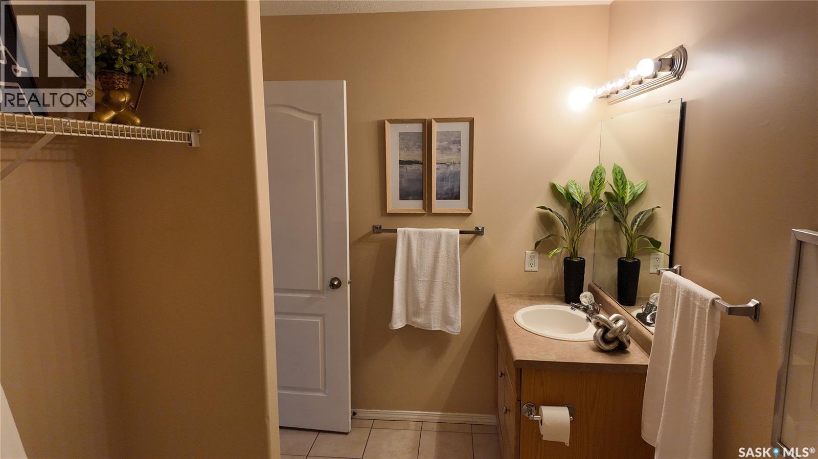 4026 Buckingham Drive E, Regina, SK - Indoor Photo Showing Bathroom