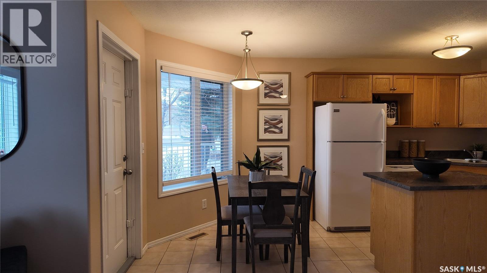 4026 Buckingham Drive E, Regina, SK - Indoor Photo Showing Kitchen