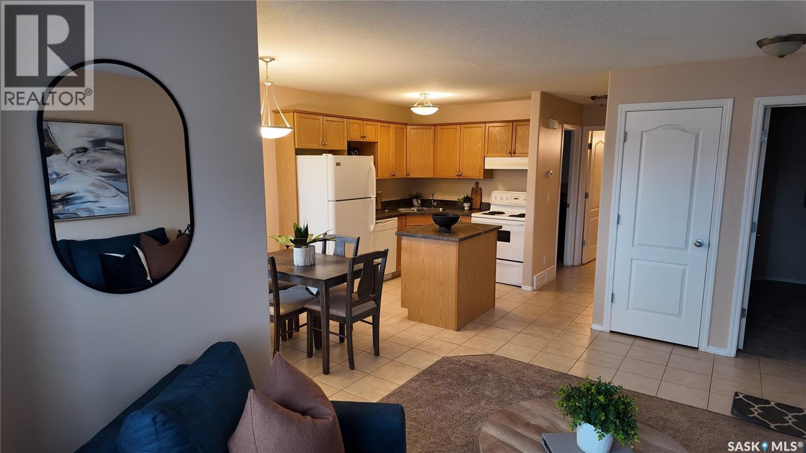 4026 Buckingham Drive E, Regina, SK - Indoor Photo Showing Kitchen