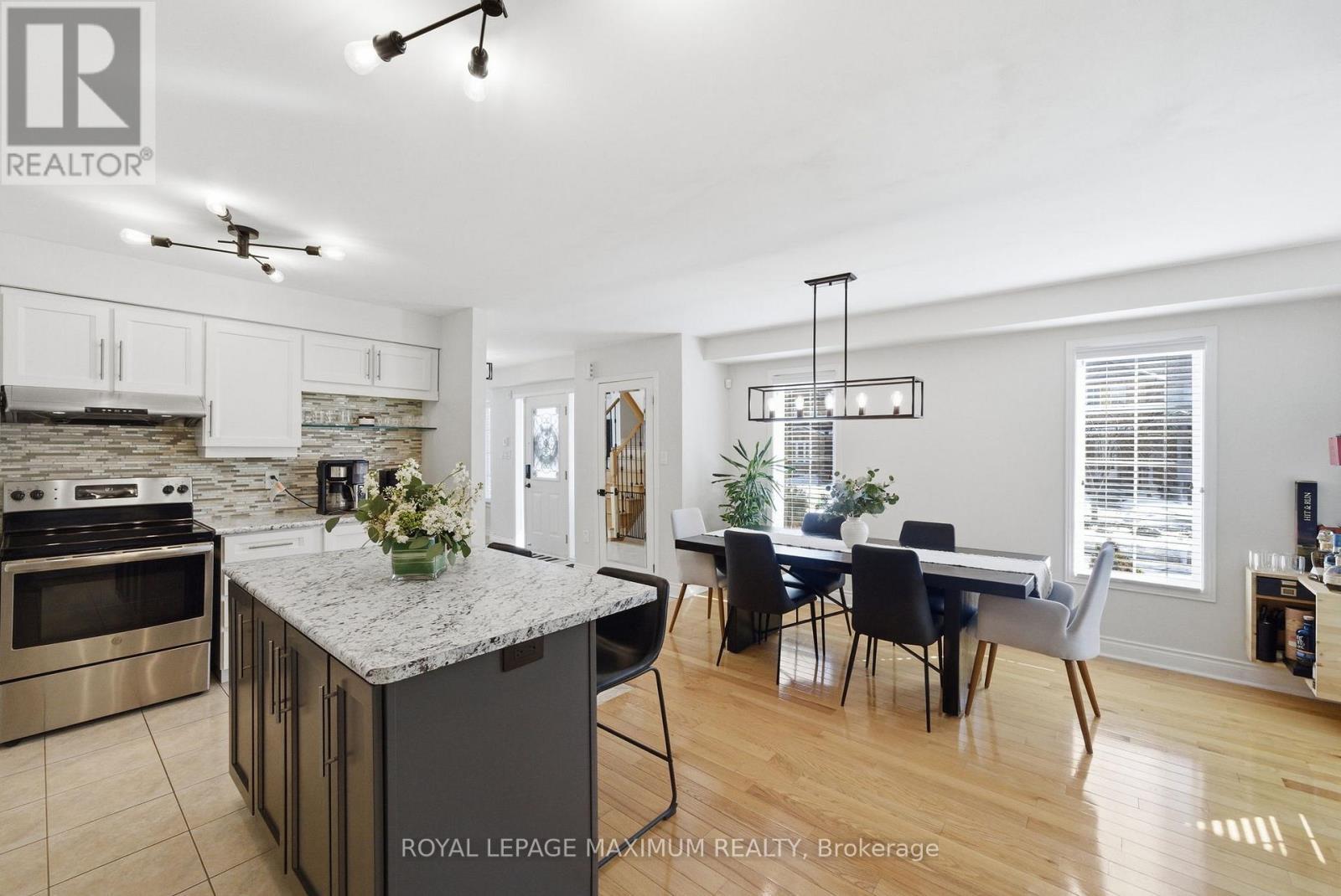 2 Castle Park Boulevard, Vaughan, ON - Indoor