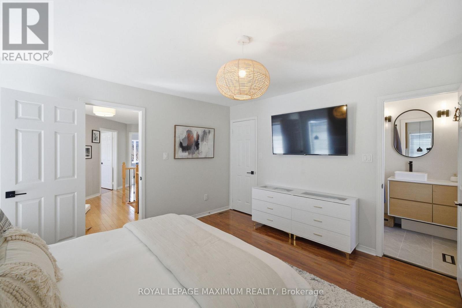 2 Castle Park Boulevard, Vaughan, ON - Indoor Photo Showing Bedroom