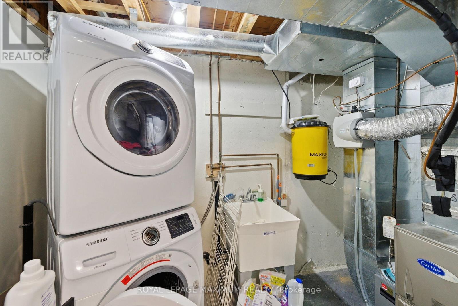2 Castle Park Boulevard, Vaughan, ON - Indoor Photo Showing Laundry Room