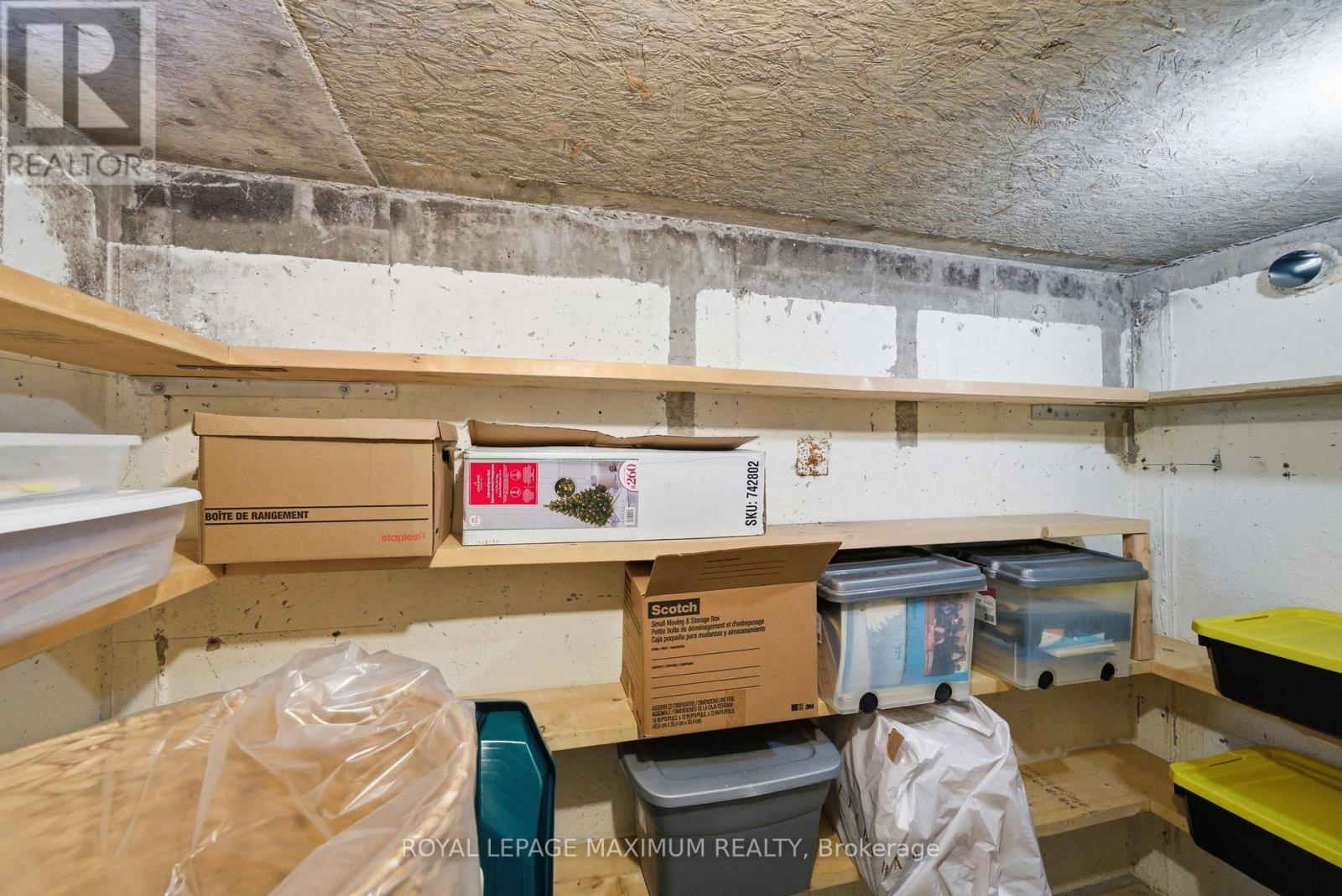 2 Castle Park Boulevard, Vaughan, ON - Indoor Photo Showing Other Room