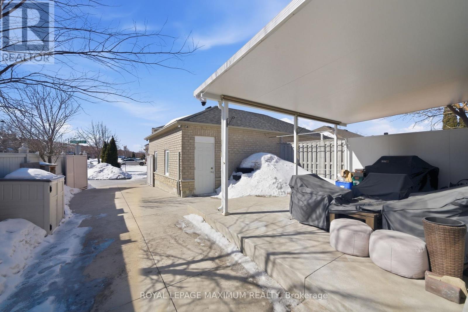 2 Castle Park Boulevard, Vaughan, ON - Outdoor