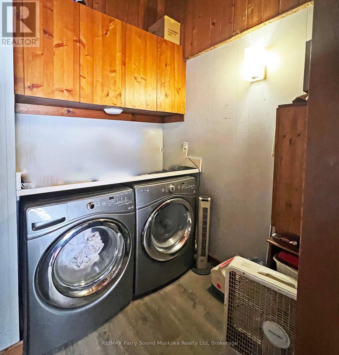 Main floor laundry - 45 Ridgeway Drive, Carling, ON - Indoor Photo Showing Laundry Room