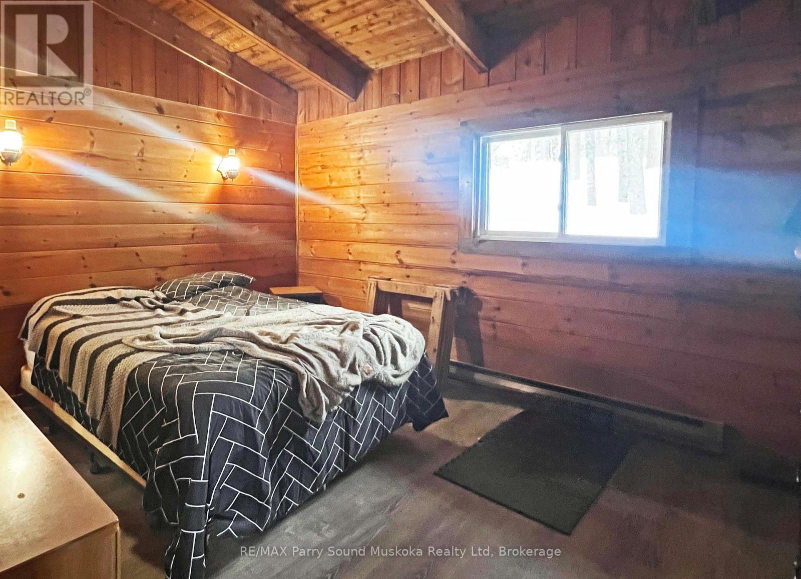 Principal bedroom - 45 Ridgeway Drive, Carling, ON - Indoor Photo Showing Bedroom