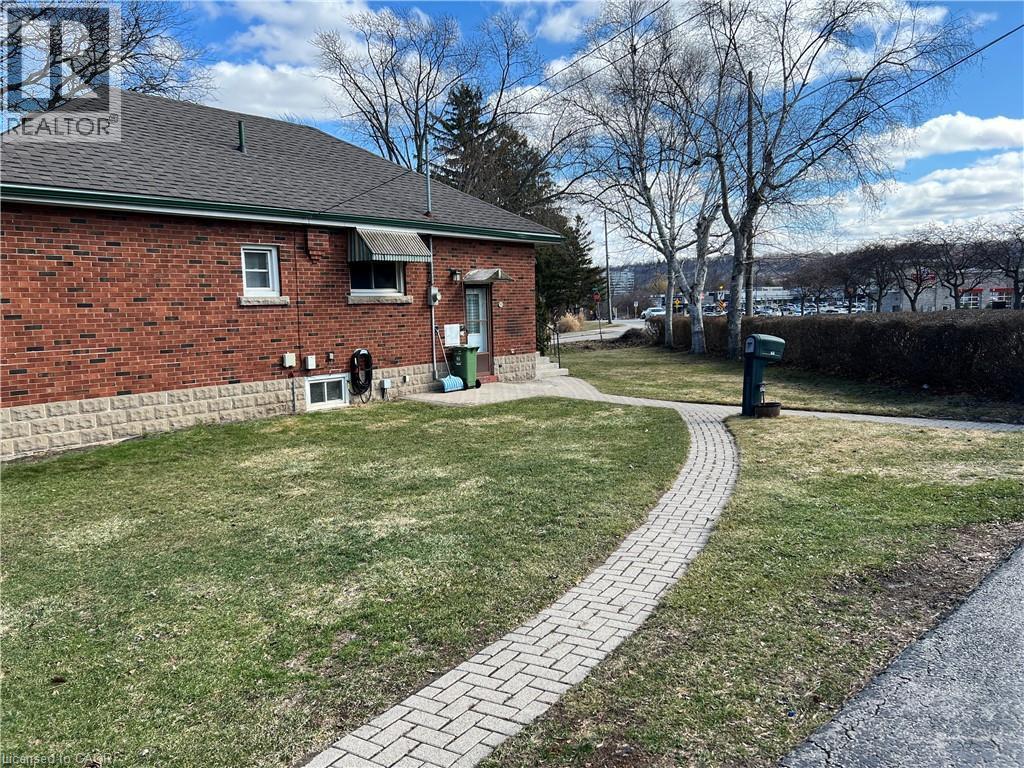 90 Osler Drive, Dundas, ON - Outdoor