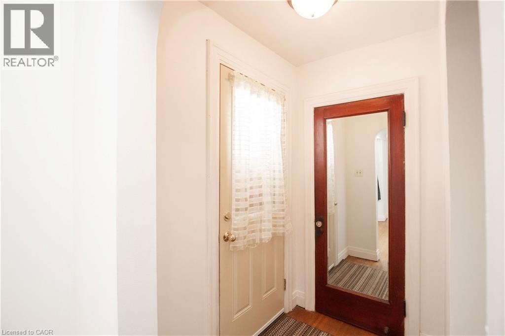 90 Osler Drive, Dundas, ON - Indoor Photo Showing Other Room