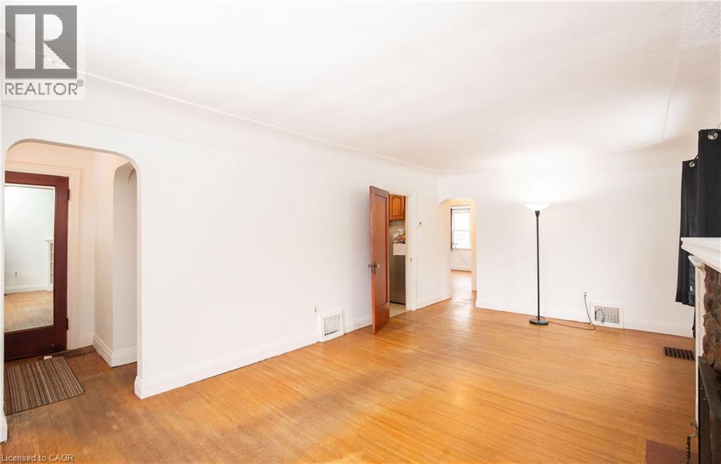 90 Osler Drive, Dundas, ON - Indoor Photo Showing Other Room