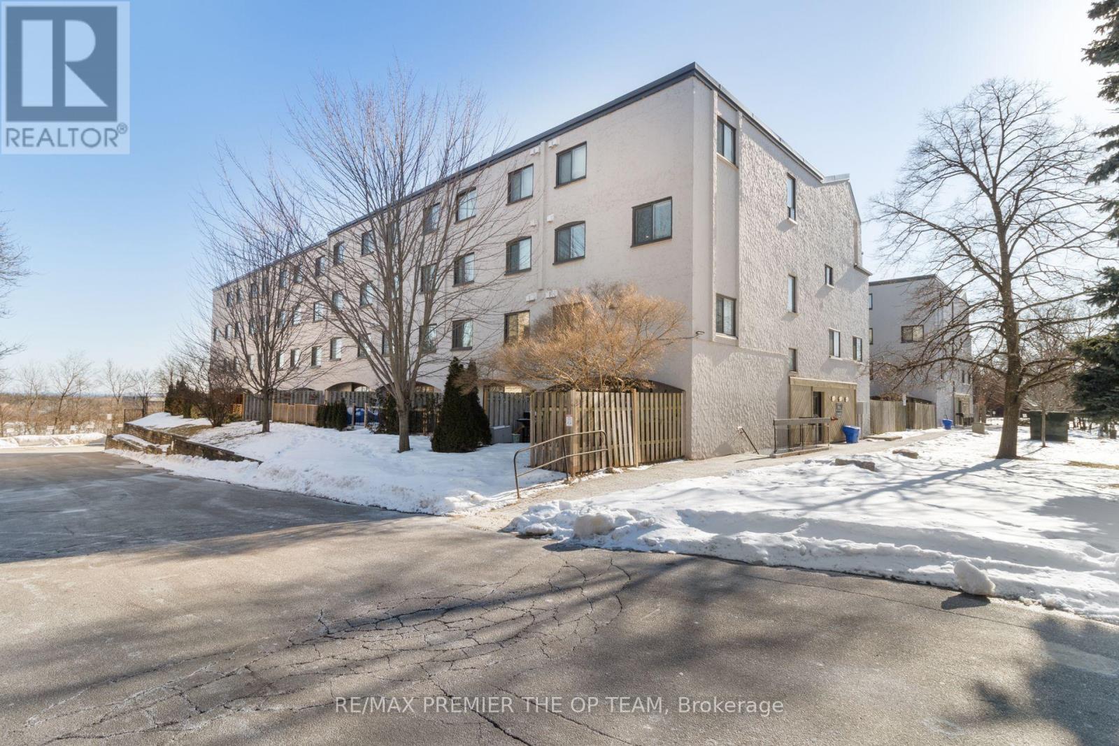 37 - 1016 Falgarwood Drive, Oakville, ON - Outdoor