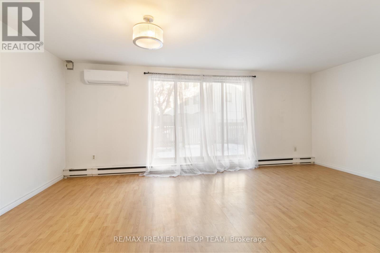 37 - 1016 Falgarwood Drive, Oakville, ON - Indoor Photo Showing Other Room