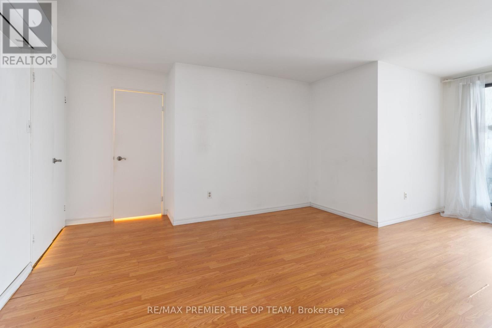37 - 1016 Falgarwood Drive, Oakville, ON - Indoor Photo Showing Other Room