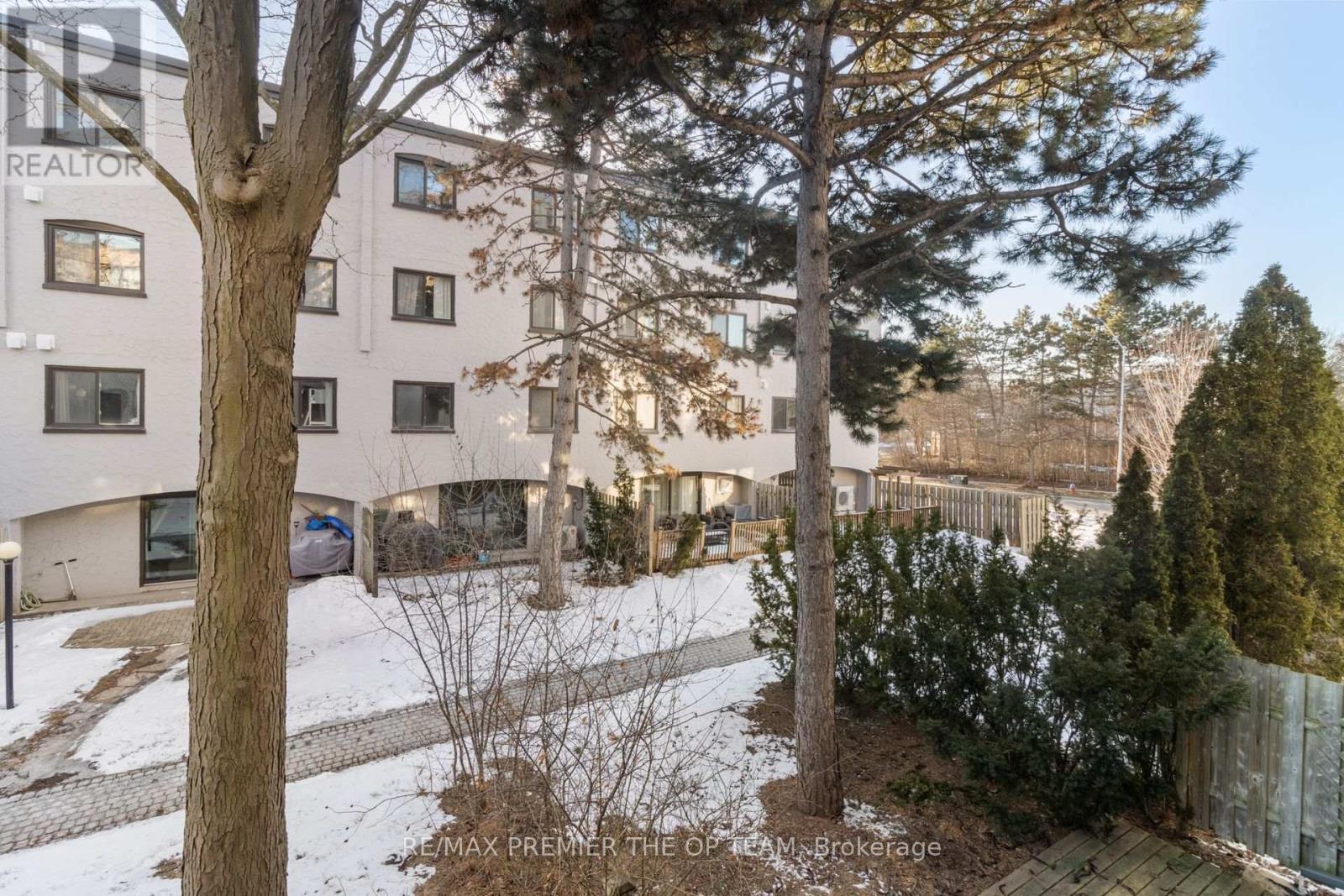 37 - 1016 Falgarwood Drive, Oakville, ON - Outdoor