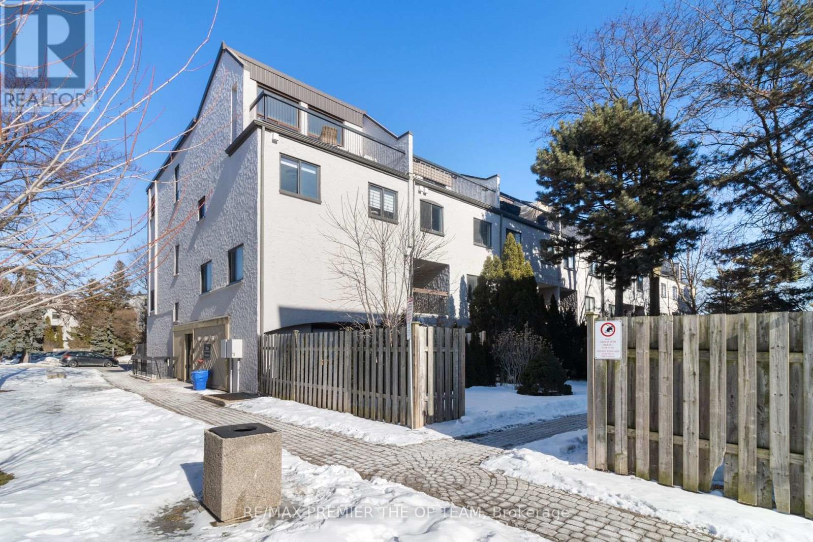 37 - 1016 Falgarwood Drive, Oakville, ON - Outdoor