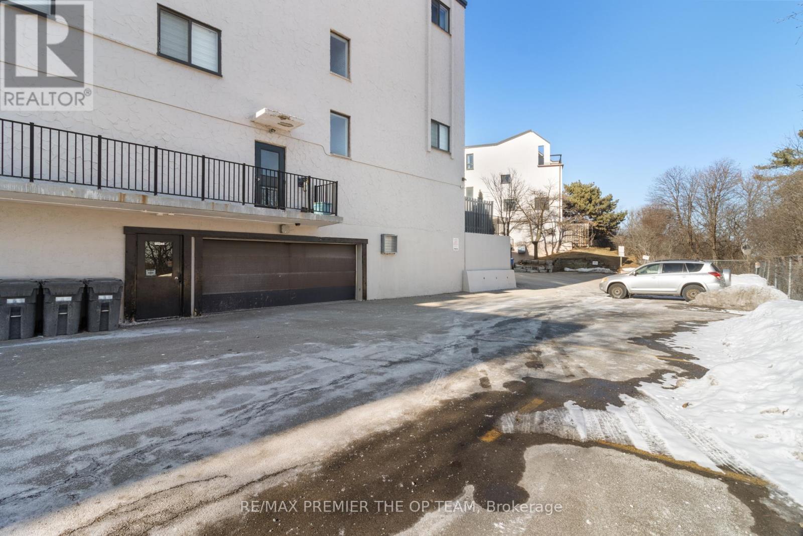 37 - 1016 Falgarwood Drive, Oakville, ON - Outdoor