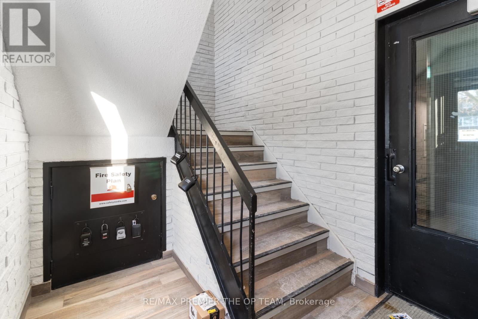 37 - 1016 Falgarwood Drive, Oakville, ON - Indoor Photo Showing Other Room