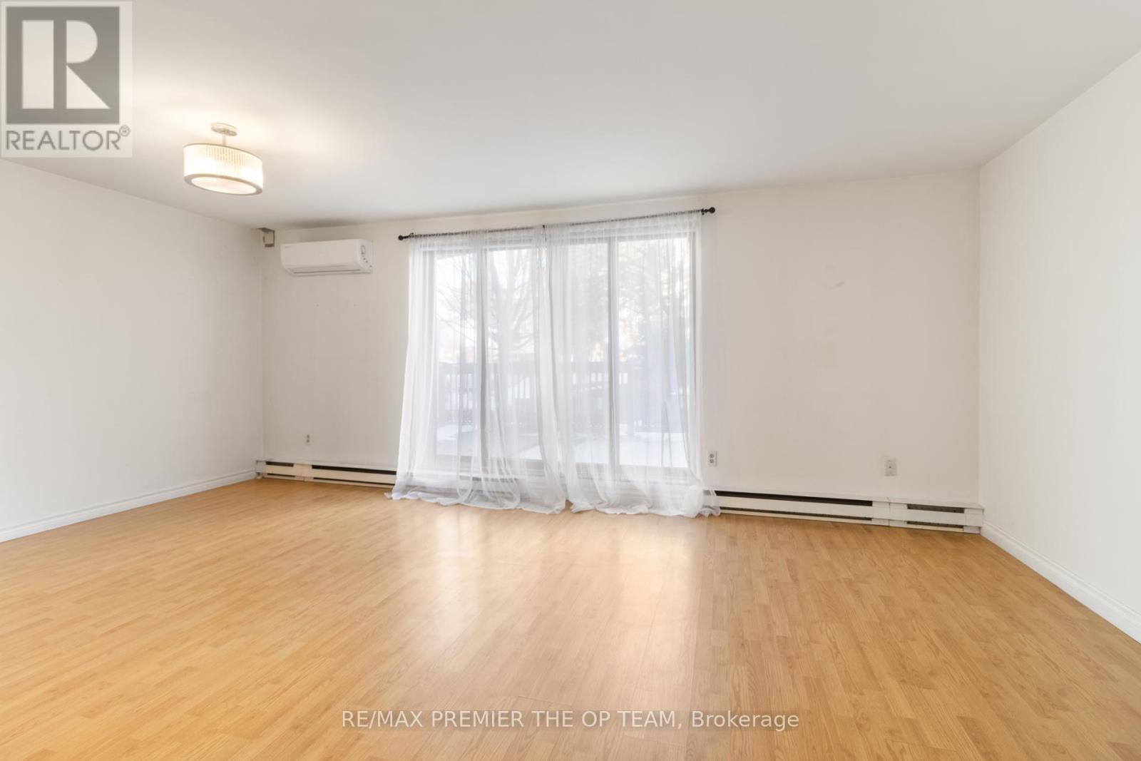 37 - 1016 Falgarwood Drive, Oakville, ON - Indoor Photo Showing Other Room