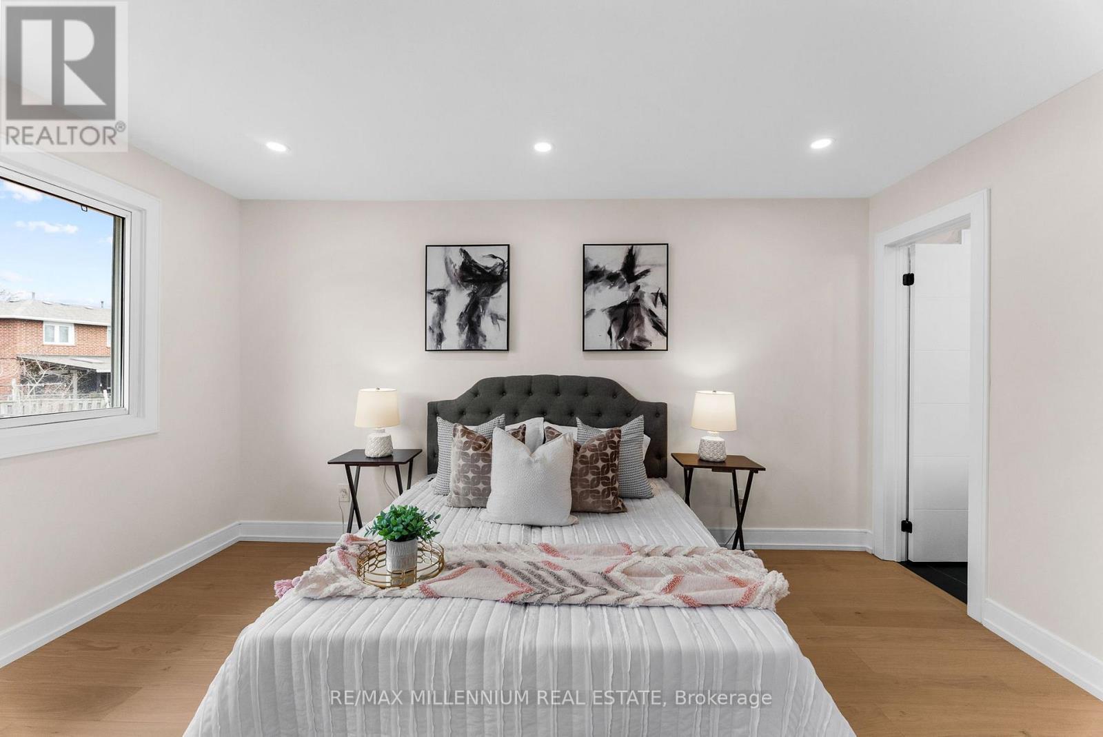 2437 Chilsworthy Avenue, Mississauga, ON - Indoor Photo Showing Bedroom
