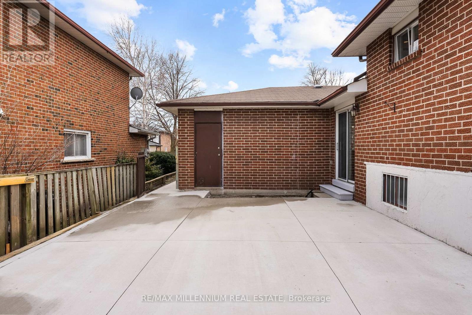 2437 Chilsworthy Avenue, Mississauga, ON - Outdoor With Exterior