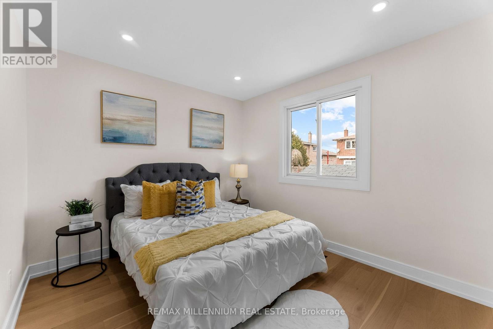 2437 Chilsworthy Avenue, Mississauga, ON - Indoor Photo Showing Bedroom