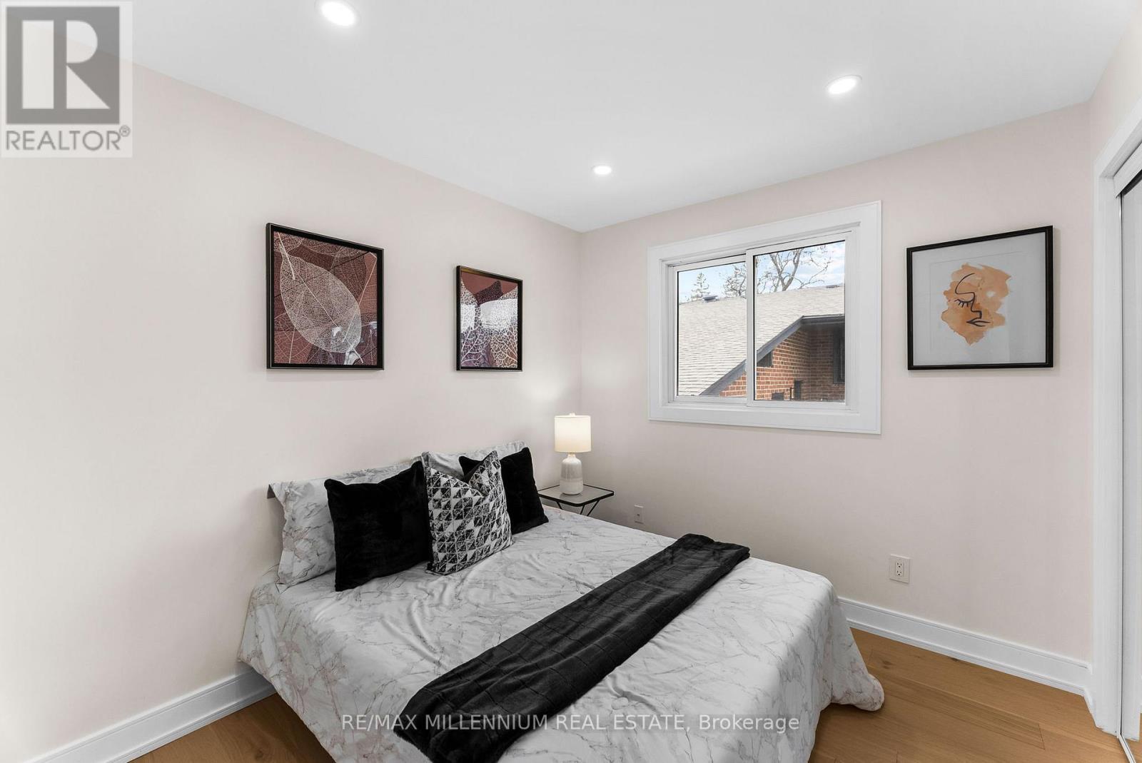 2437 Chilsworthy Avenue, Mississauga, ON - Indoor Photo Showing Bedroom