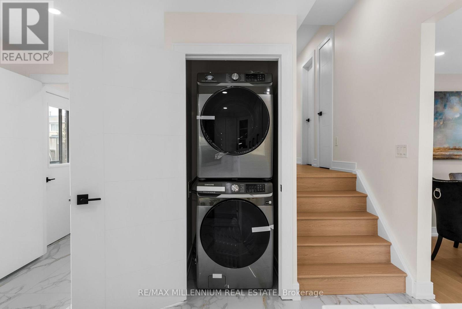 2437 Chilsworthy Avenue, Mississauga, ON - Indoor Photo Showing Laundry Room