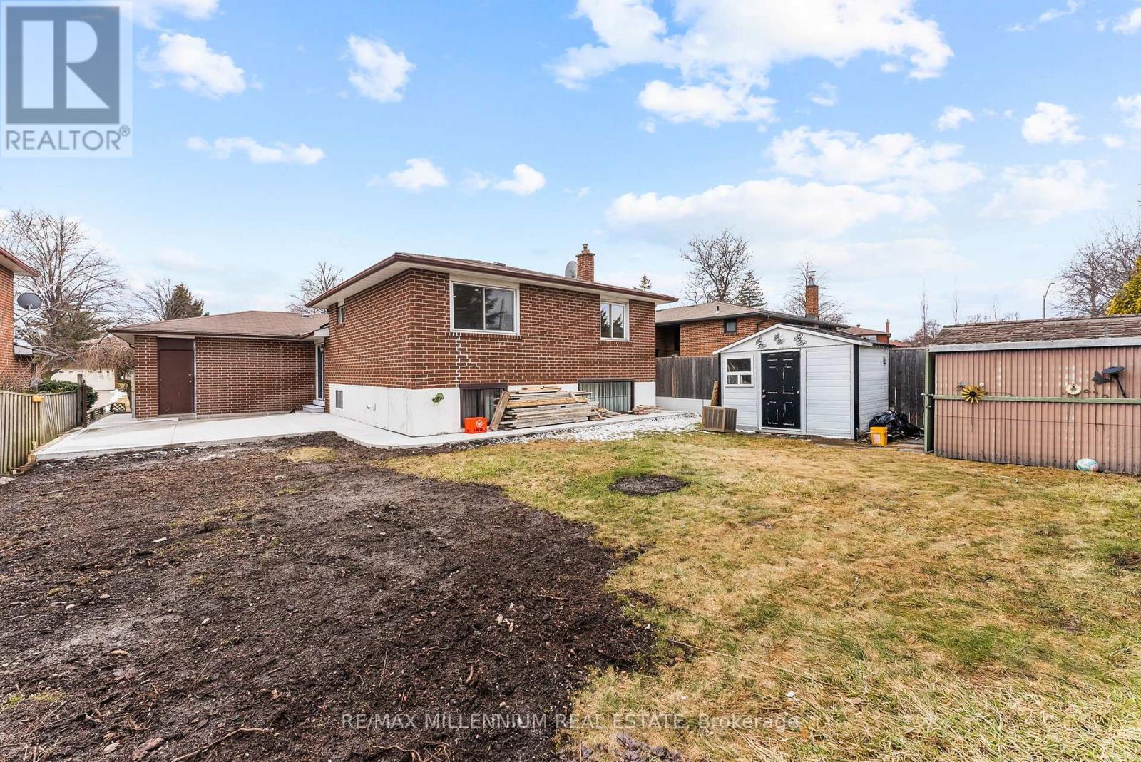 2437 Chilsworthy Avenue, Mississauga, ON - Outdoor