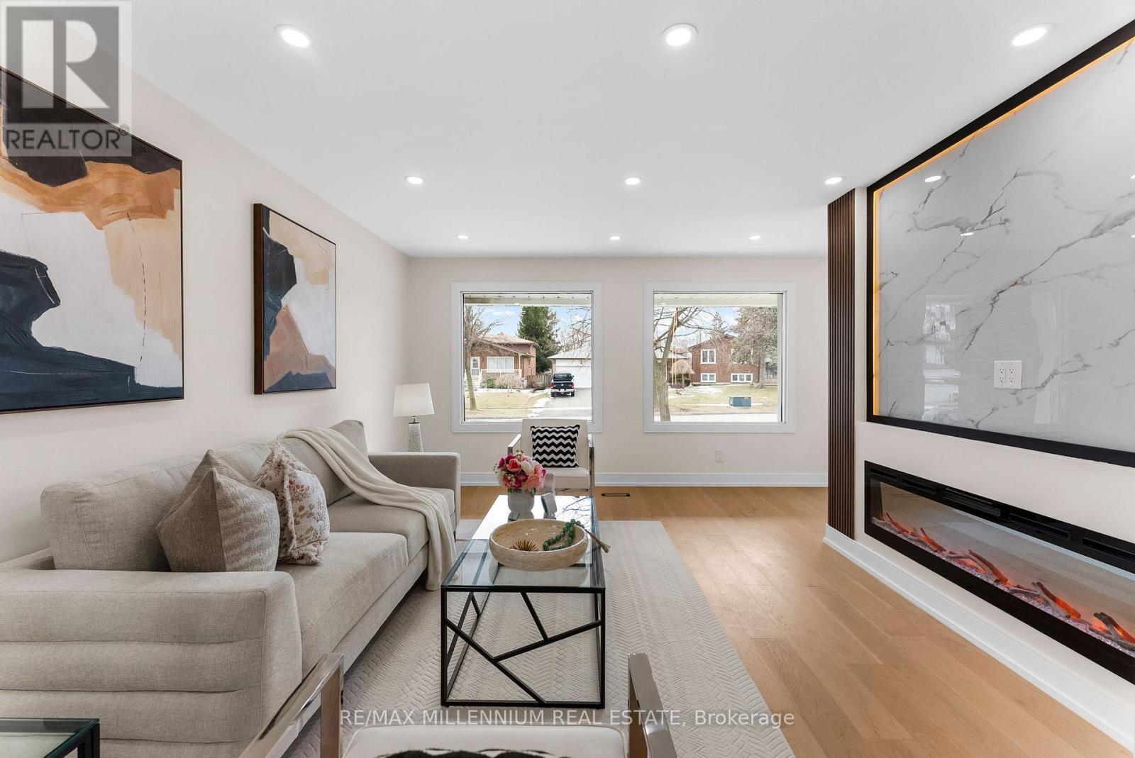 2437 Chilsworthy Avenue, Mississauga, ON - Indoor Photo Showing Living Room With Fireplace