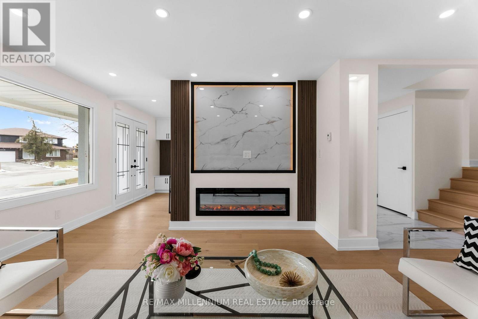2437 Chilsworthy Avenue, Mississauga, ON - Indoor Photo Showing Living Room With Fireplace
