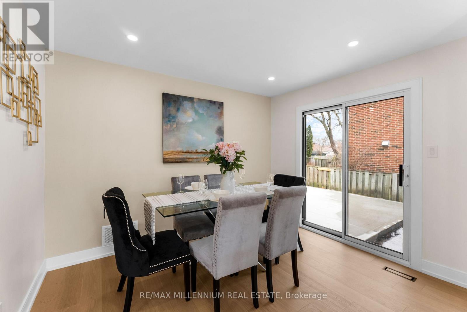 2437 Chilsworthy Avenue, Mississauga, ON - Indoor Photo Showing Dining Room