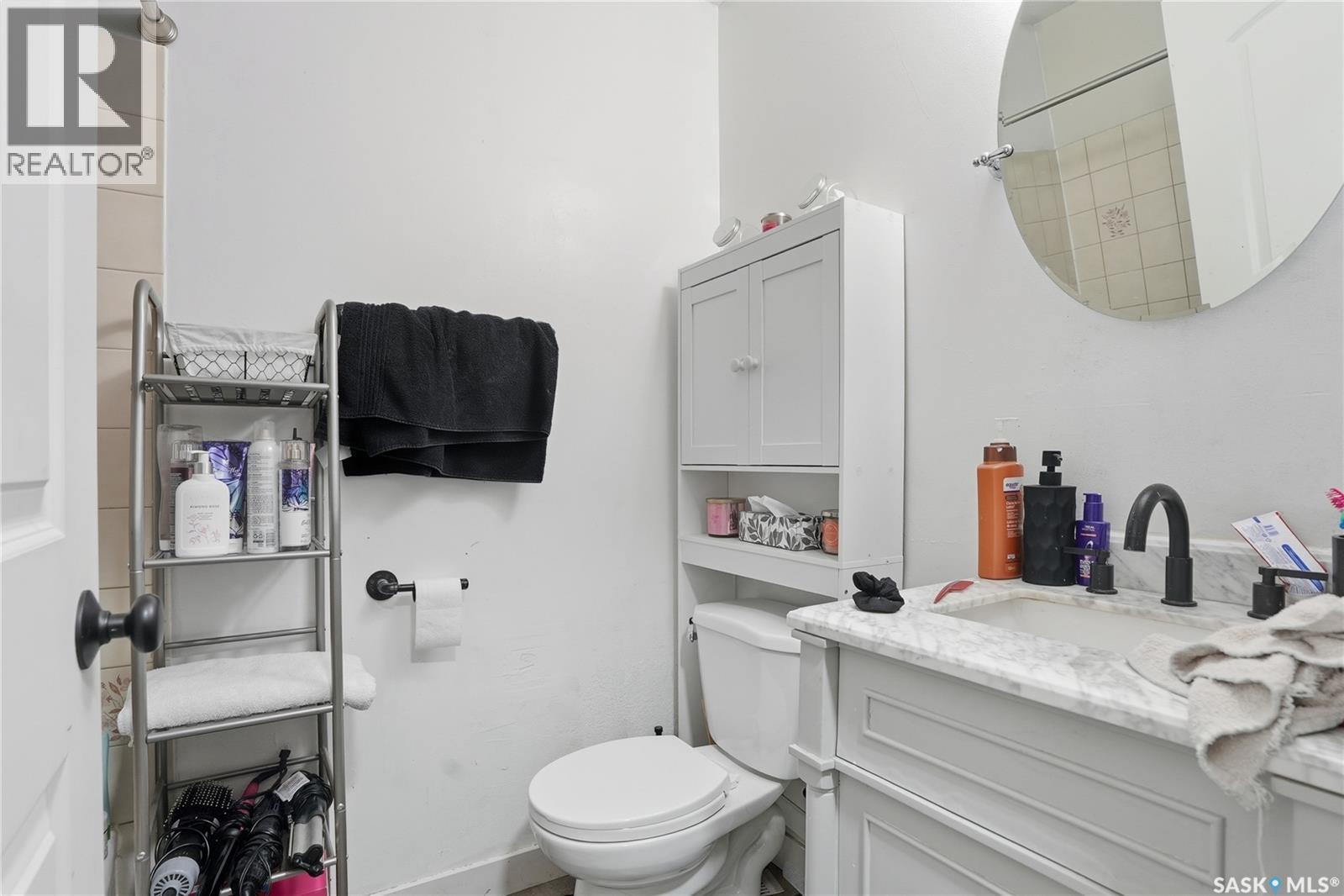 119 - 121 Olmstead Road, Saskatoon, SK - Indoor Photo Showing Bathroom