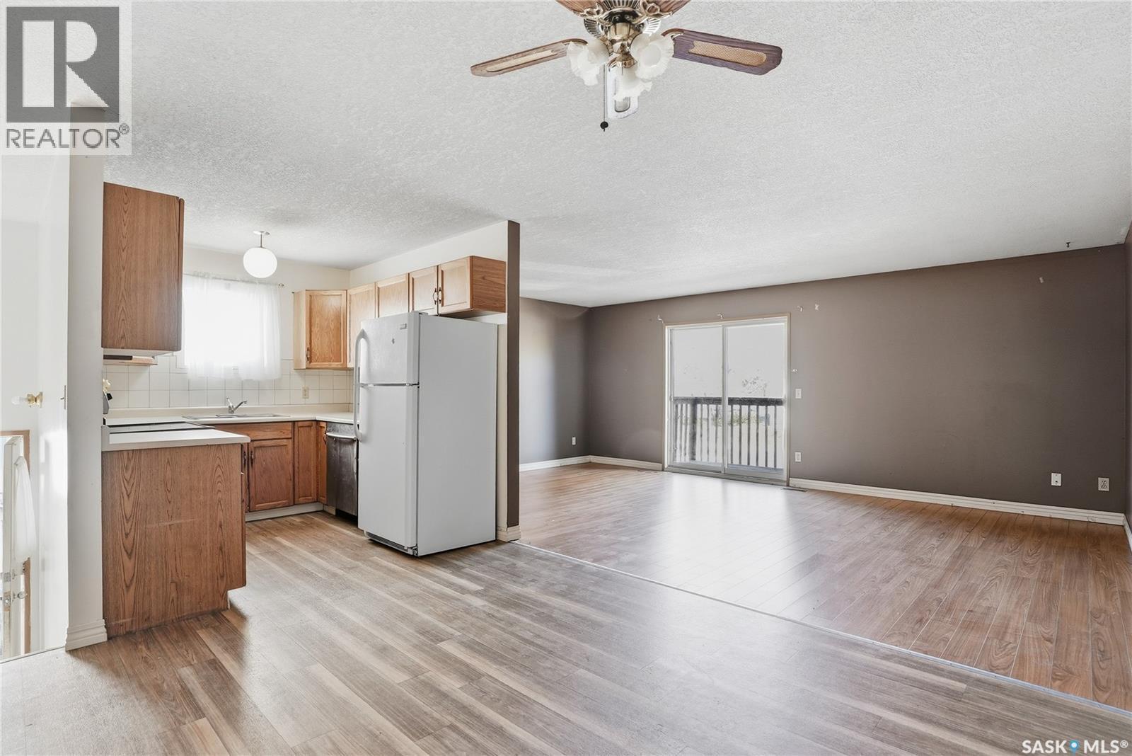 119 - 121 Olmstead Road, Saskatoon, SK - Indoor Photo Showing Kitchen