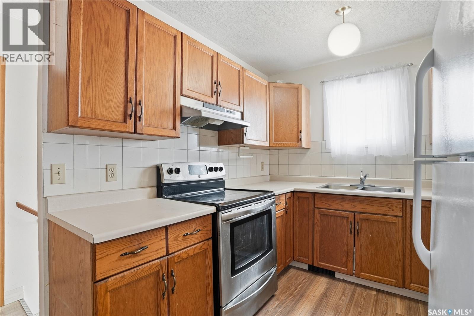 119 - 121 Olmstead Road, Saskatoon, SK - Indoor Photo Showing Kitchen With Double Sink