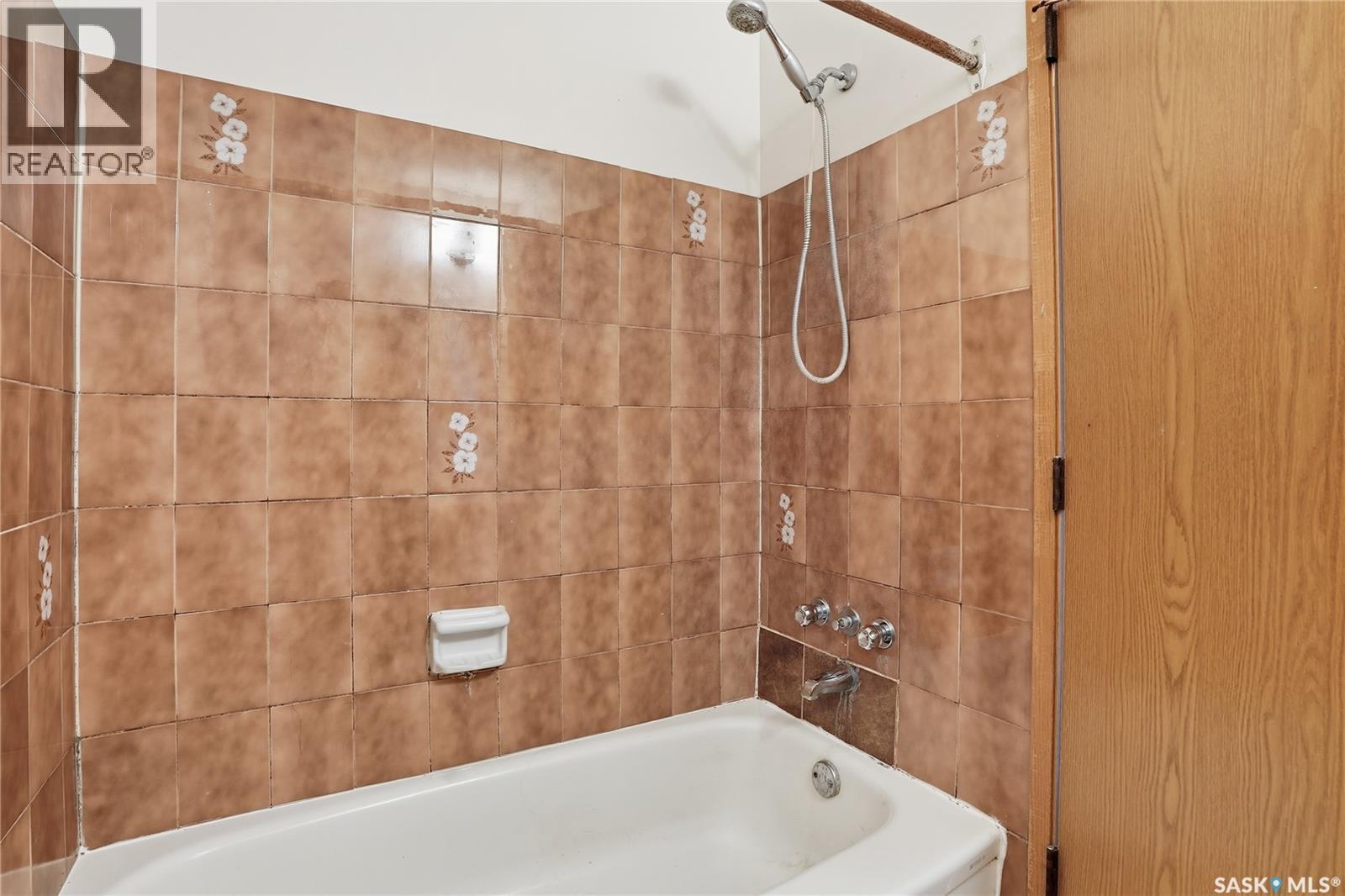 119 - 121 Olmstead Road, Saskatoon, SK - Indoor Photo Showing Bathroom