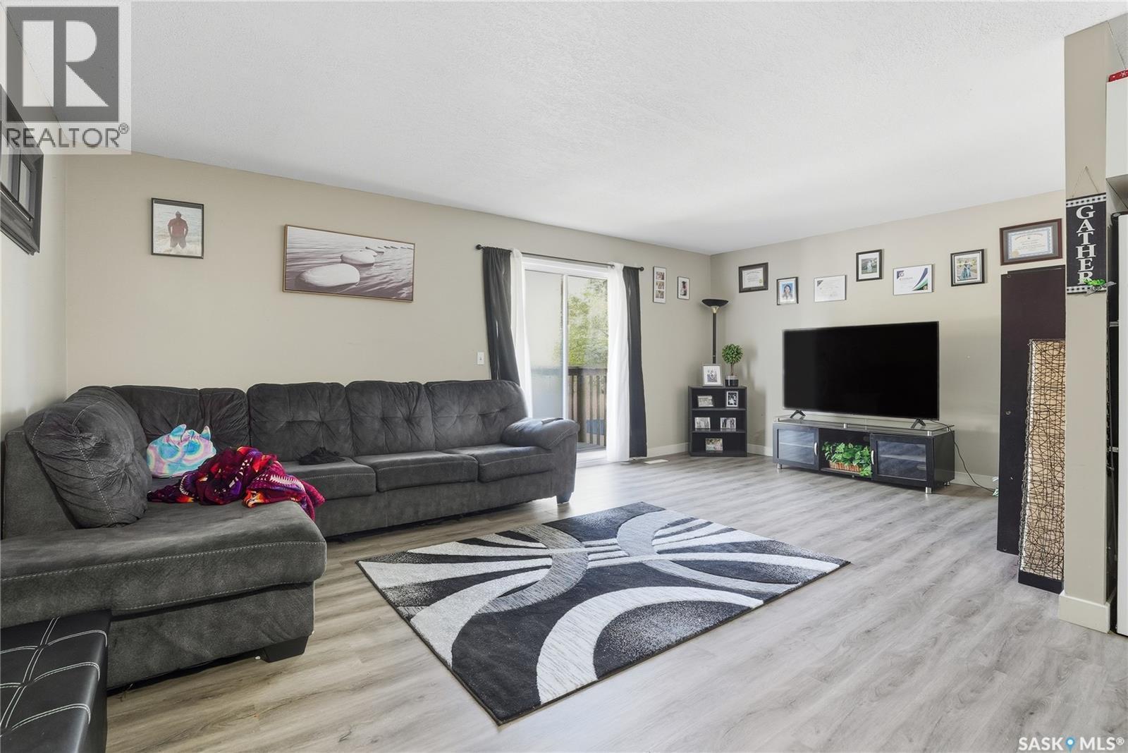 119 - 121 Olmstead Road, Saskatoon, SK - Indoor Photo Showing Living Room