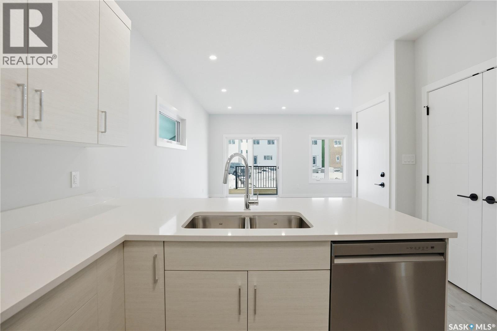 527 Sharma Crescent, Saskatoon, SK - Indoor Photo Showing Kitchen With Double Sink