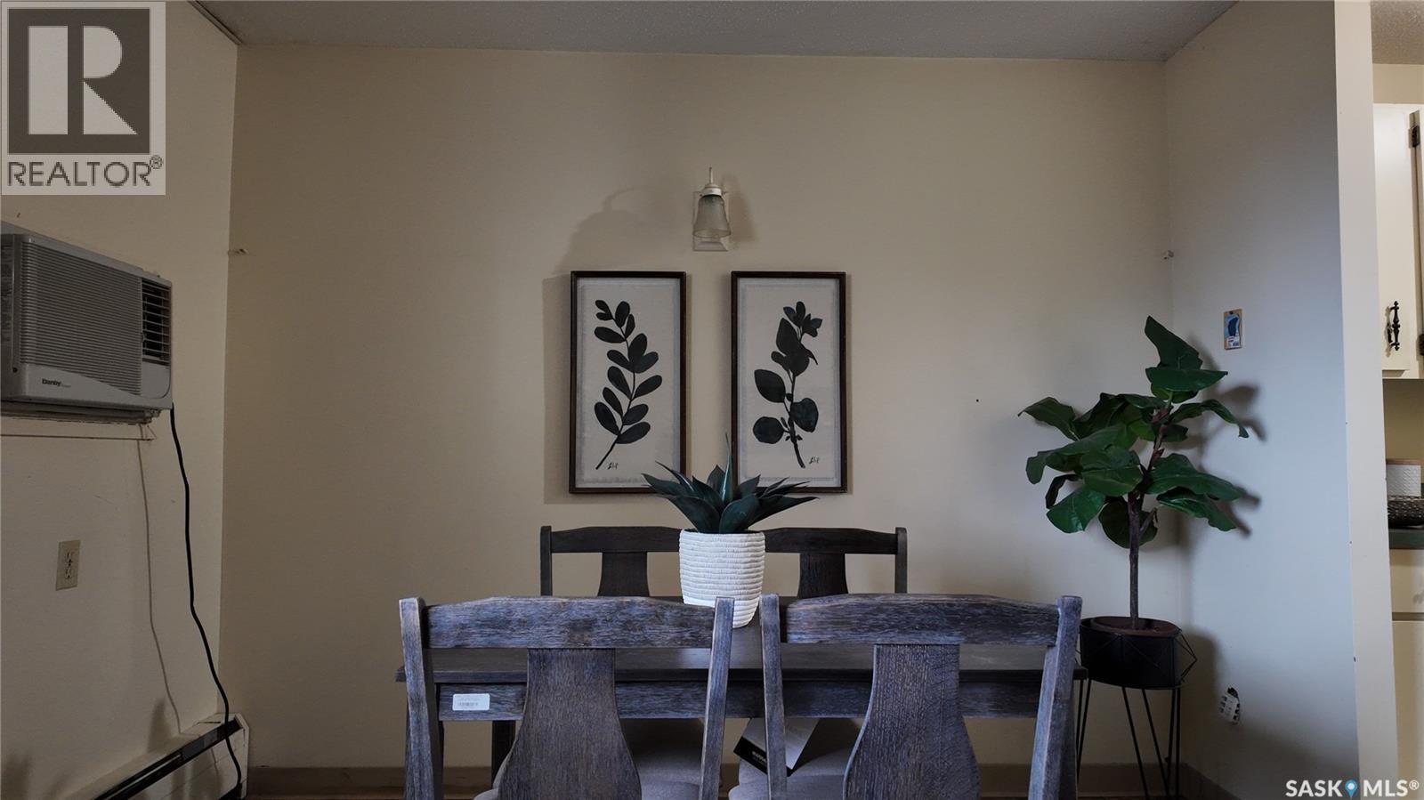 12 51 Centennial Street, Regina, SK - Indoor Photo Showing Dining Room