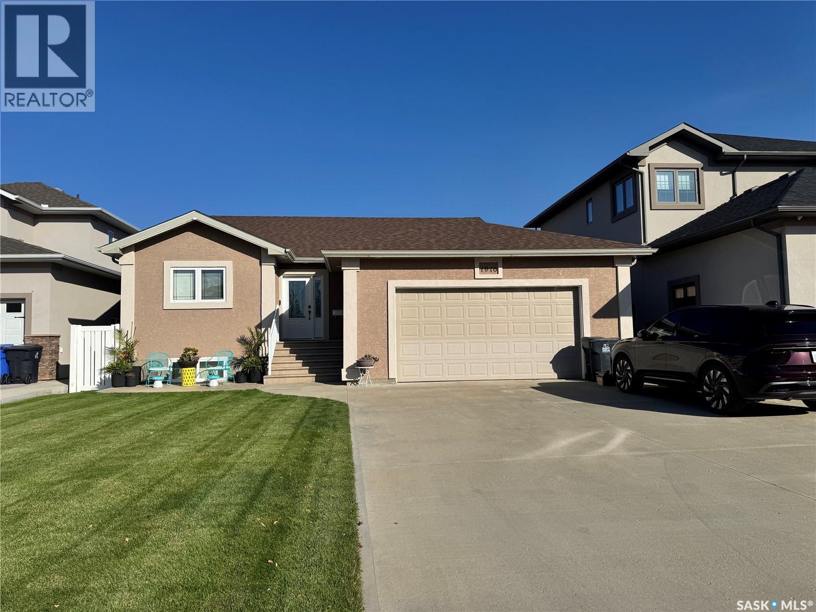 1916 Jesse Bay, Estevan, SK - Outdoor