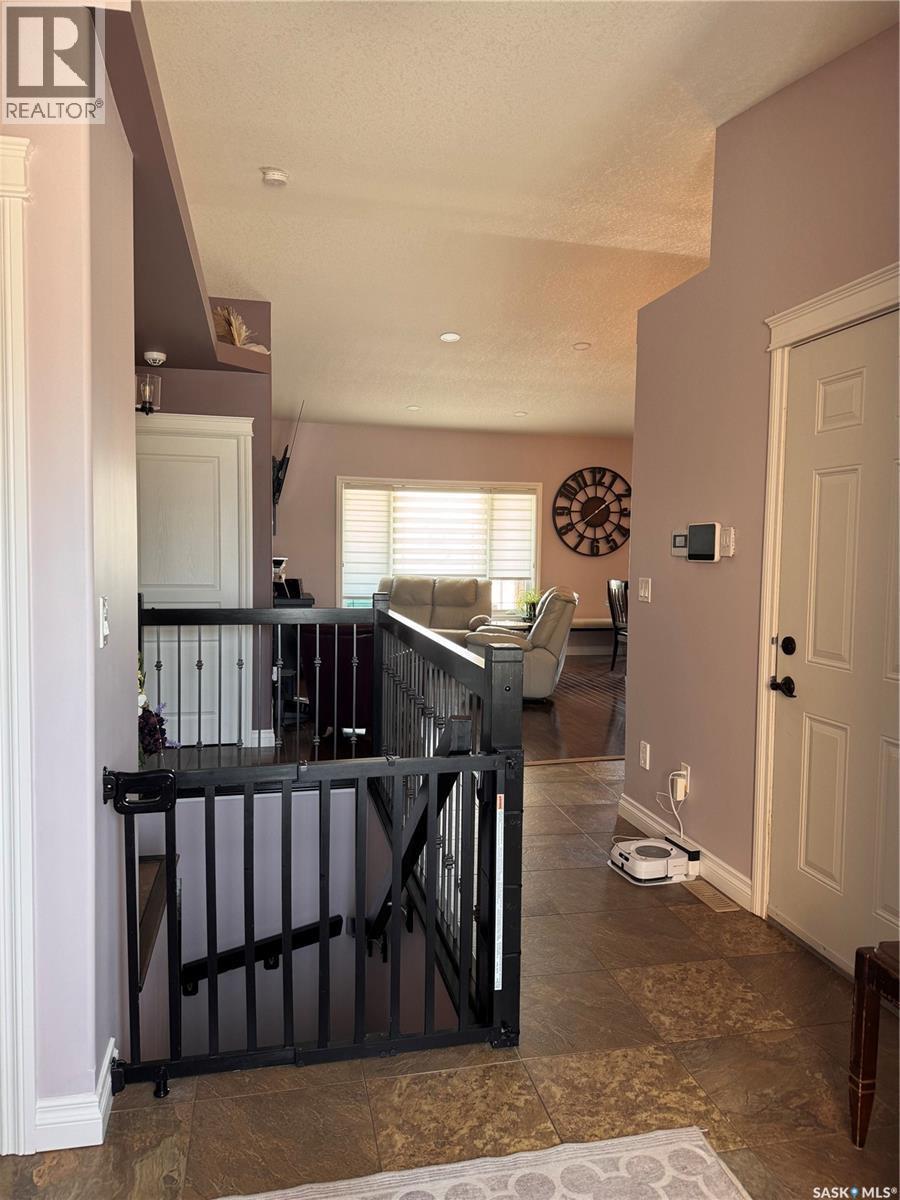 1916 Jesse Bay, Estevan, SK - Indoor