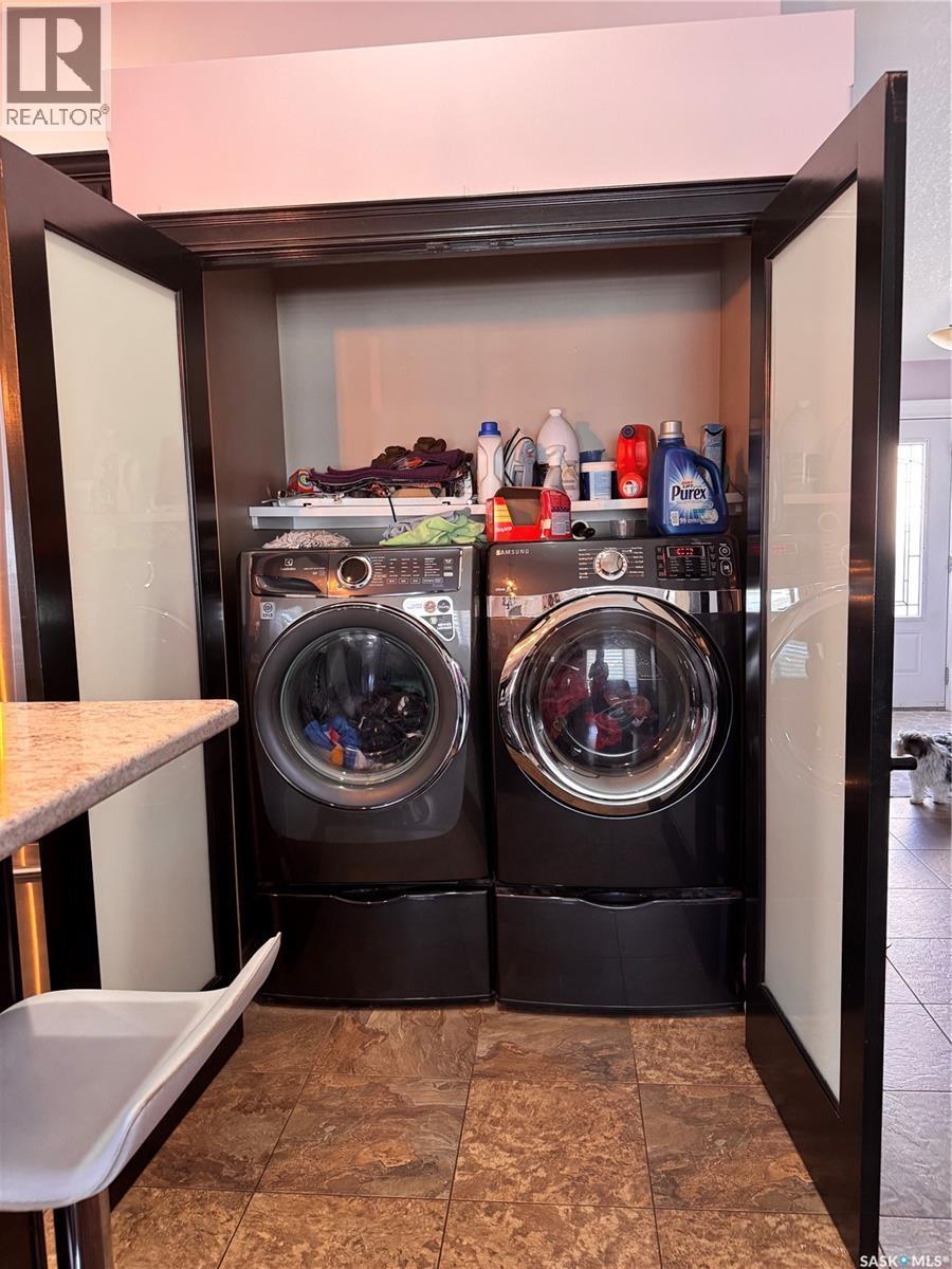 1916 Jesse Bay, Estevan, SK - Indoor Photo Showing Laundry Room