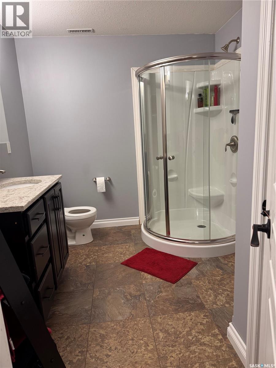 1916 Jesse Bay, Estevan, SK - Indoor Photo Showing Bathroom