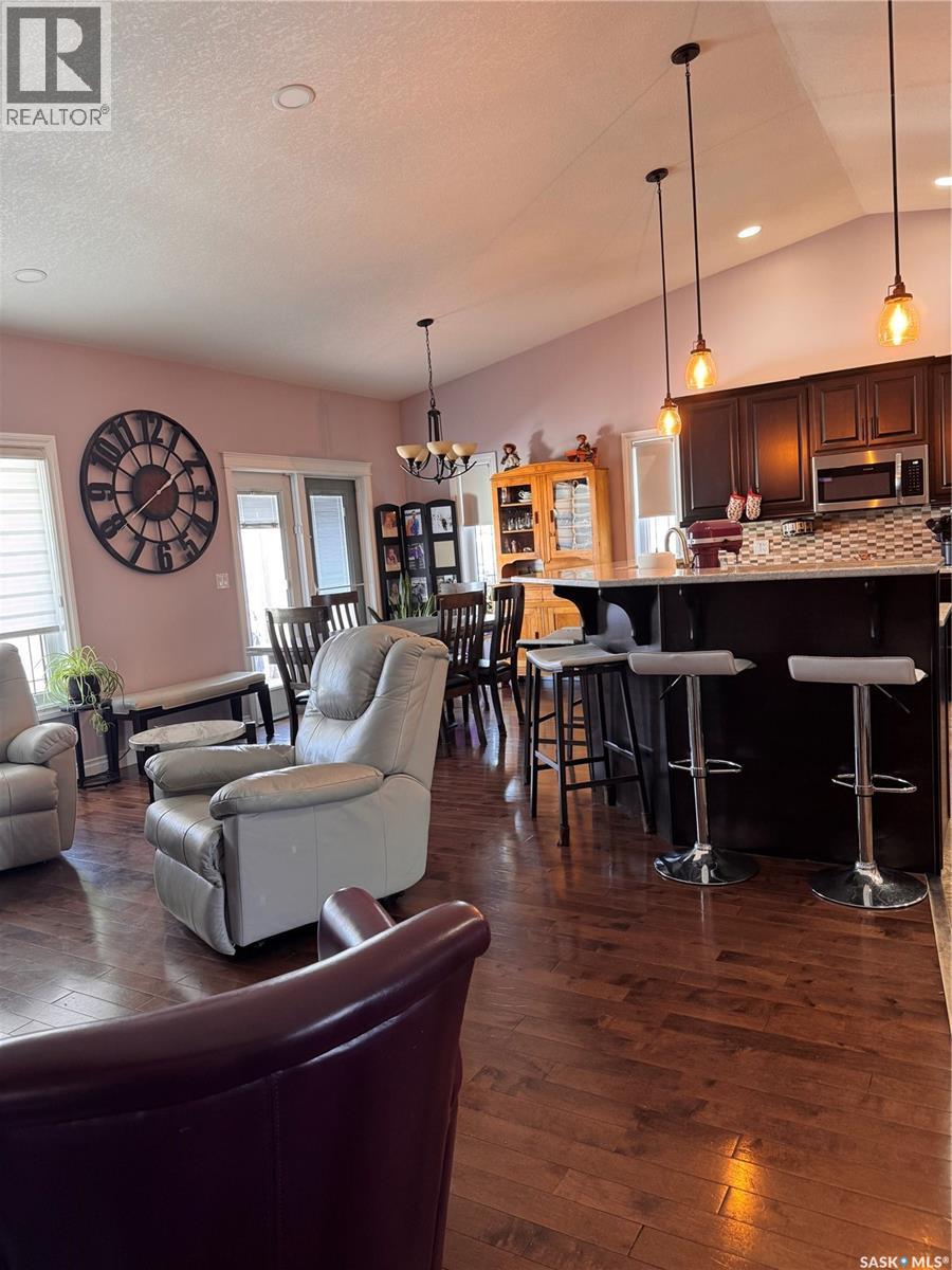1916 Jesse Bay, Estevan, SK - Indoor Photo Showing Living Room