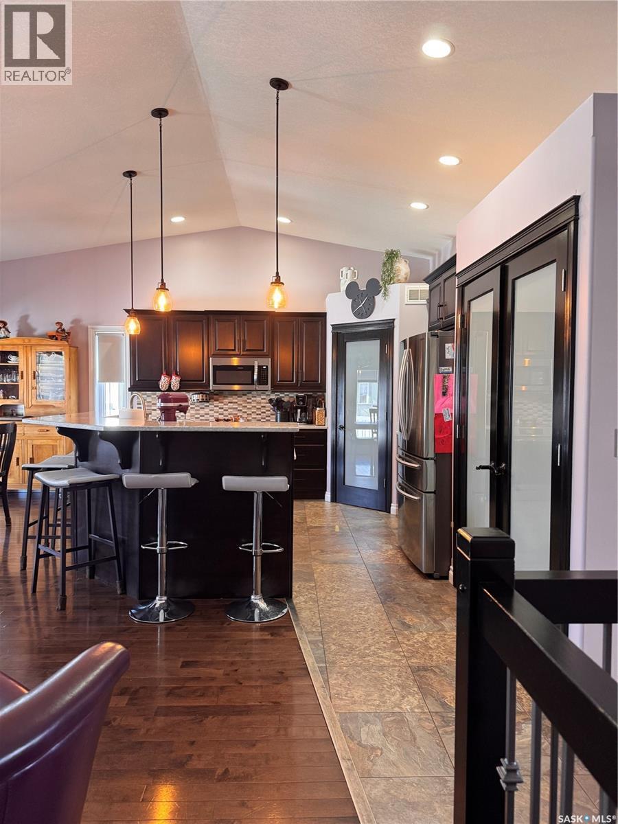 1916 Jesse Bay, Estevan, SK - Indoor