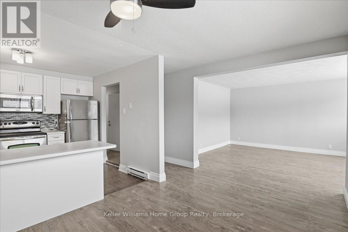 118 Chandler Drive, Kitchener, ON - Indoor Photo Showing Kitchen