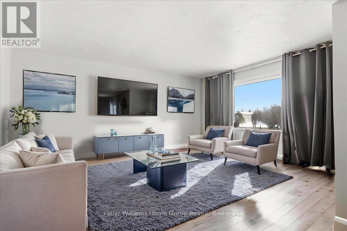 118 Chandler Drive, Kitchener, ON - Indoor Photo Showing Living Room