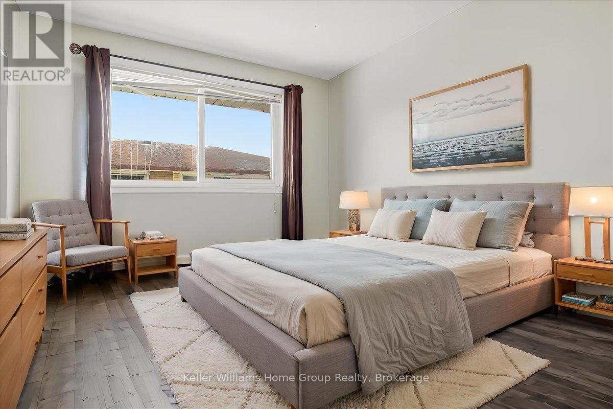 118 Chandler Drive, Kitchener, ON - Indoor Photo Showing Bedroom