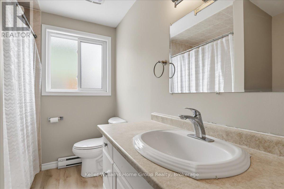 118 Chandler Drive, Kitchener, ON - Indoor Photo Showing Bathroom