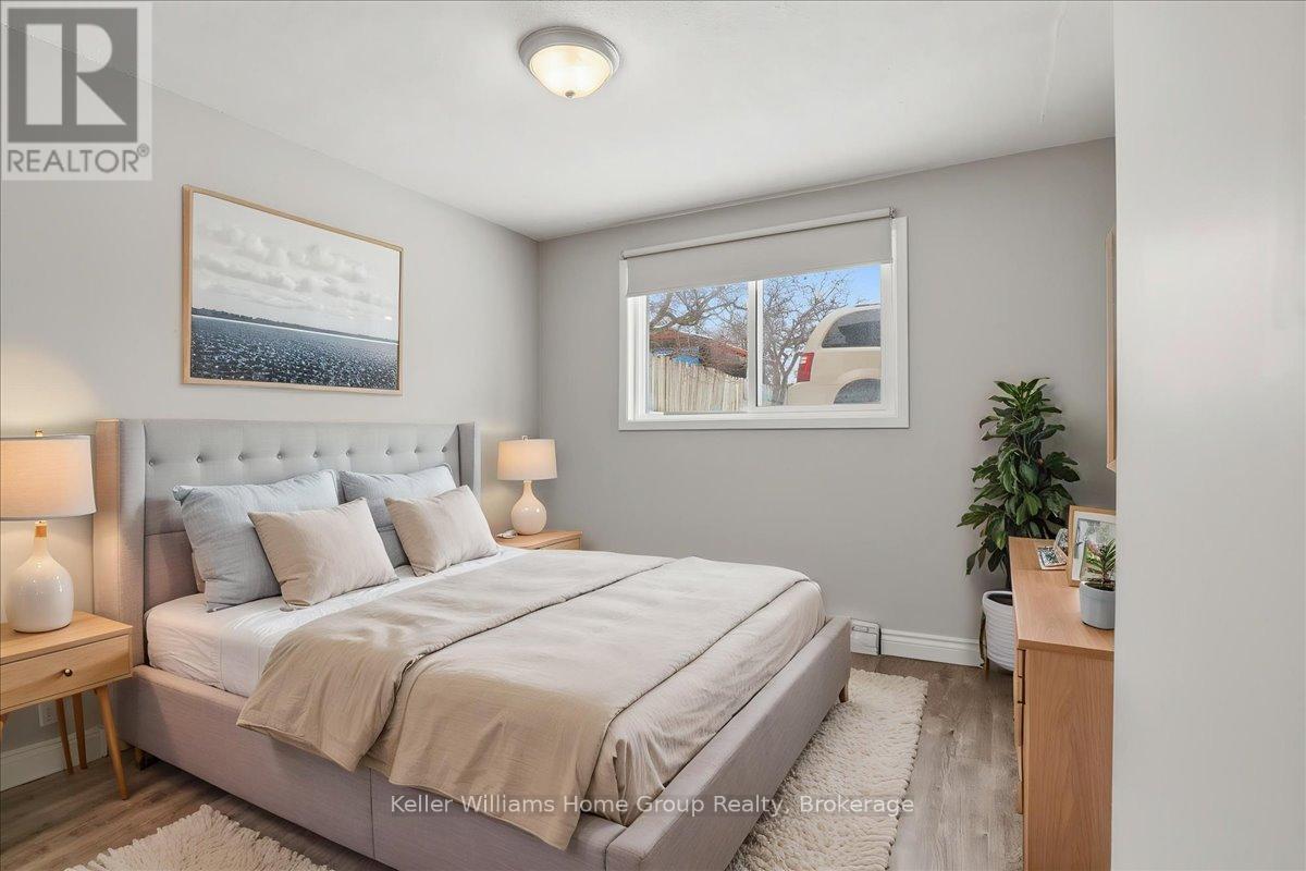118 Chandler Drive, Kitchener, ON - Indoor Photo Showing Bedroom