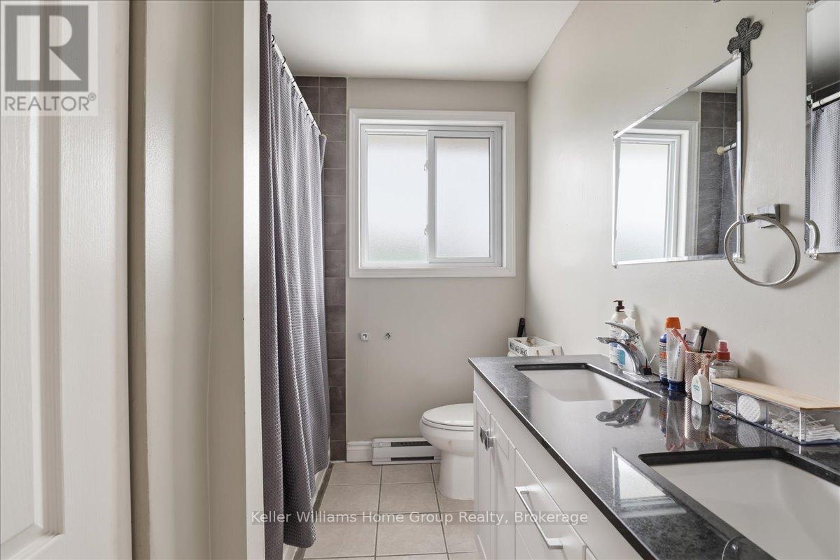 118 Chandler Drive, Kitchener, ON - Indoor Photo Showing Bathroom