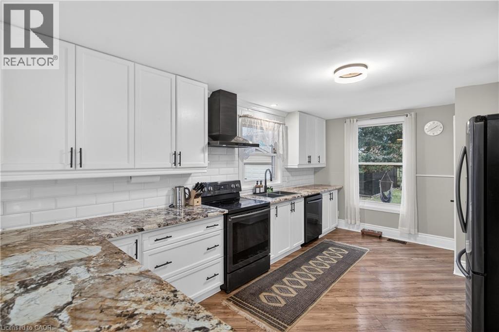 486 East 38Th Street, Hamilton, ON - Indoor Photo Showing Kitchen